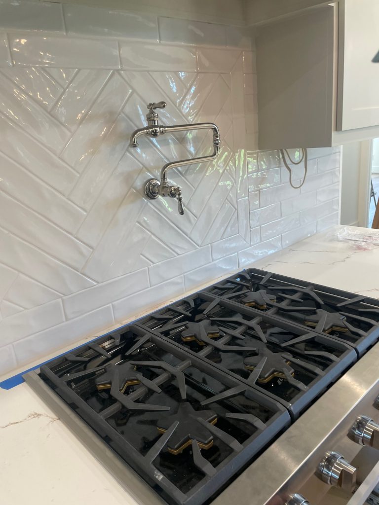 Maroon Plumbing technician providing 24/7 plumbing service in TX